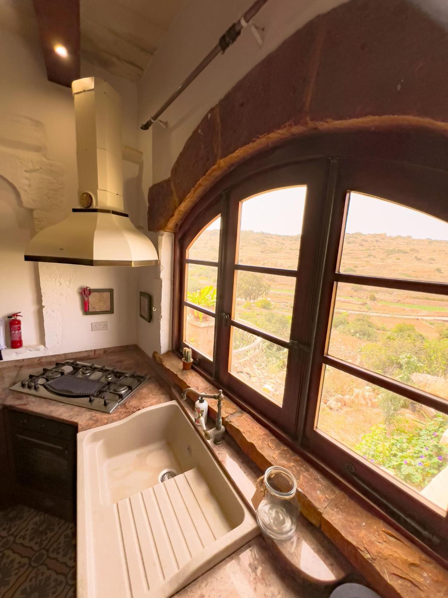 Traditional Maltese Home By Ma Properties セント・ポールズ・ベイ エクステリア 写真