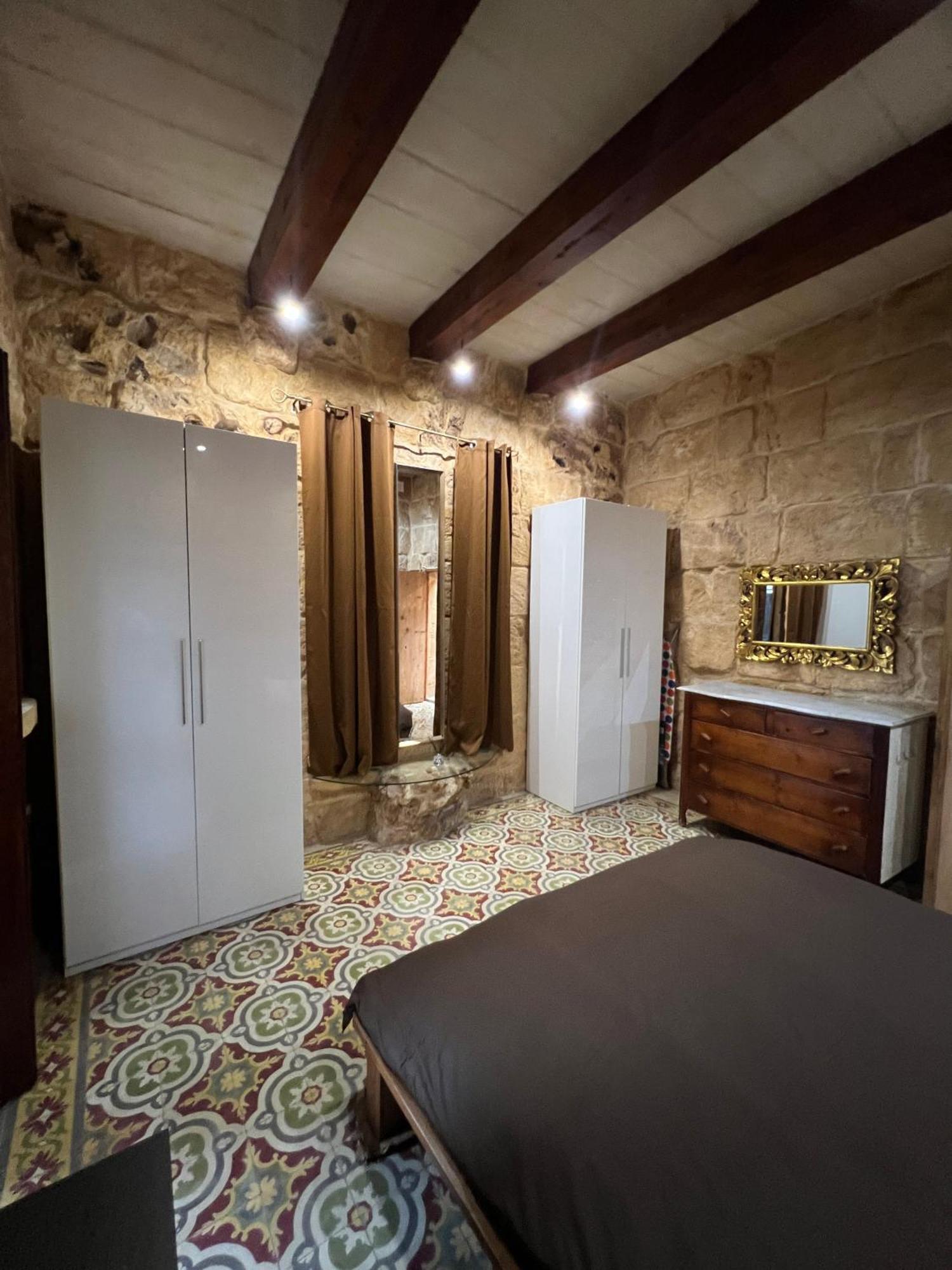 Traditional Maltese Home By Ma Properties セント・ポールズ・ベイ エクステリア 写真
