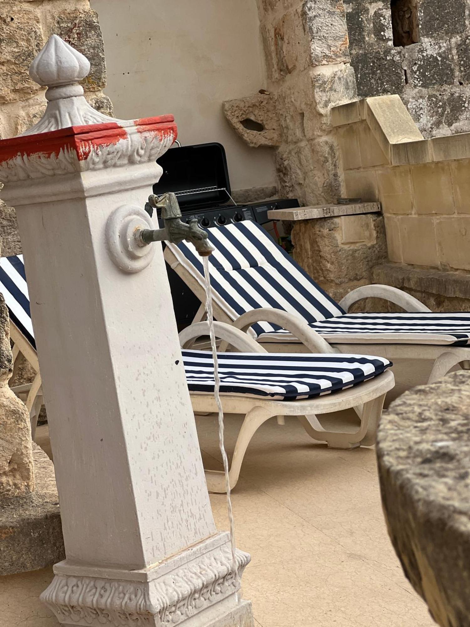 Traditional Maltese Home By Ma Properties セント・ポールズ・ベイ エクステリア 写真
