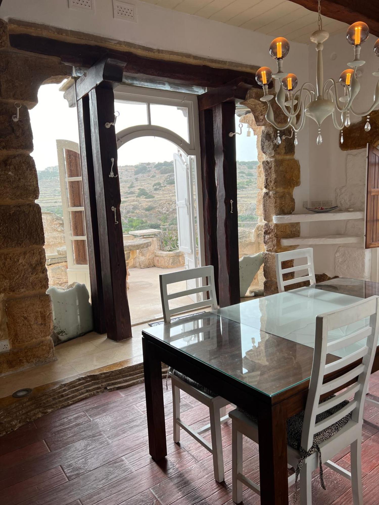 Traditional Maltese Home By Ma Properties セント・ポールズ・ベイ エクステリア 写真