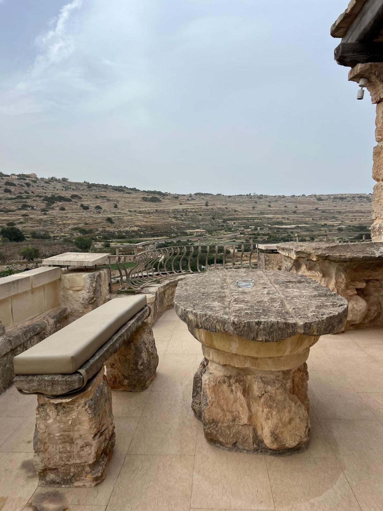 Traditional Maltese Home By Ma Properties セント・ポールズ・ベイ エクステリア 写真