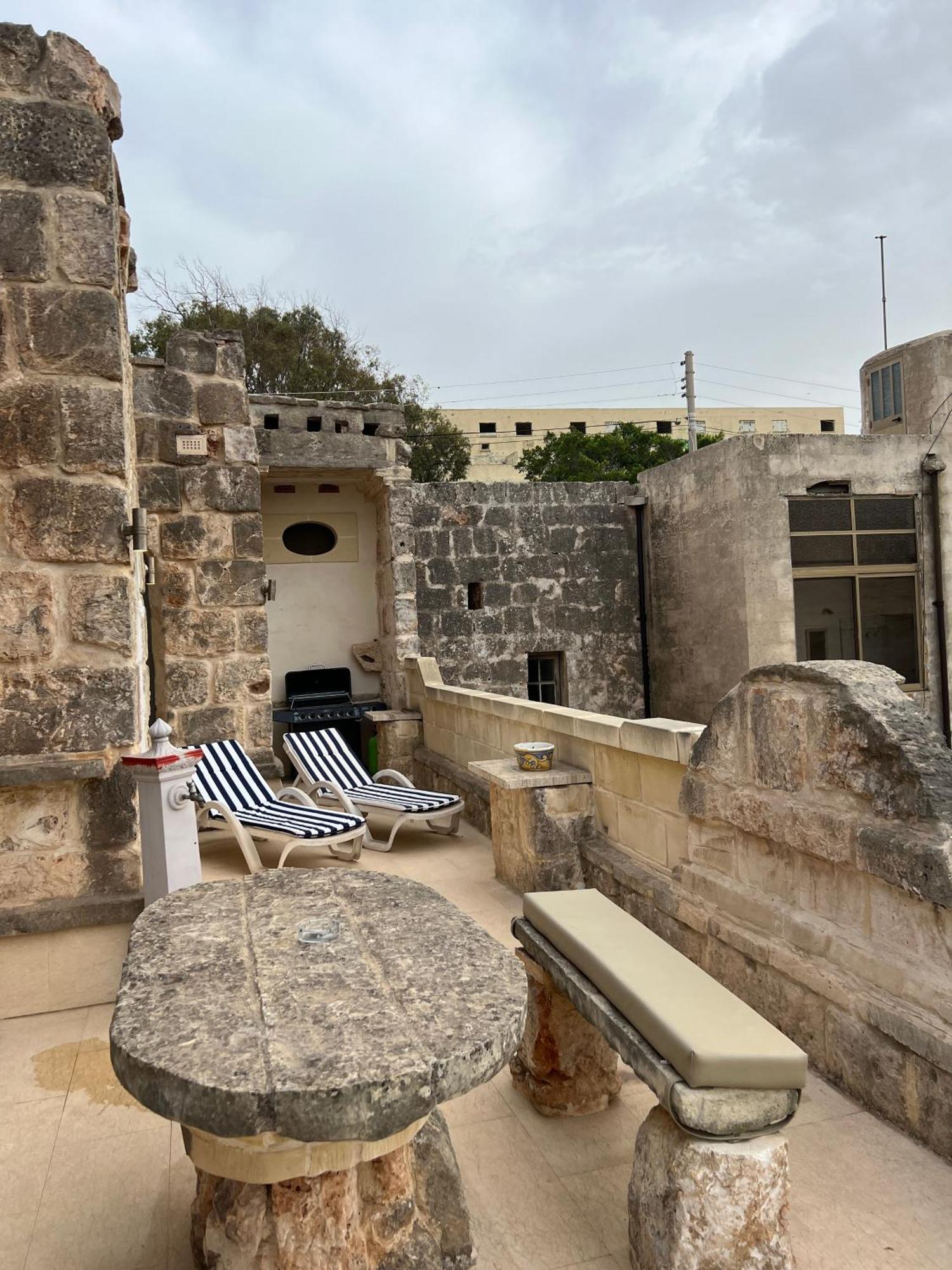 Traditional Maltese Home By Ma Properties セント・ポールズ・ベイ エクステリア 写真